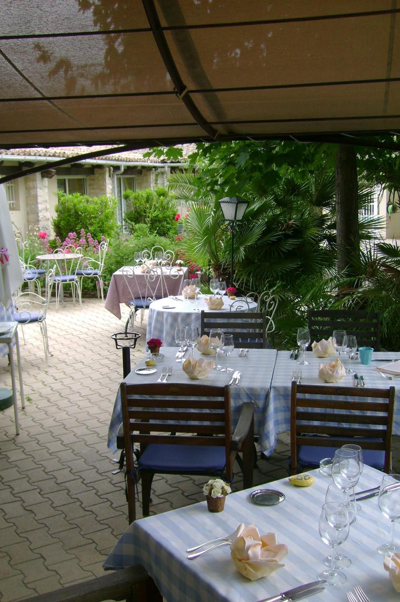 Logis Auberge De Tavel Exteriör bild