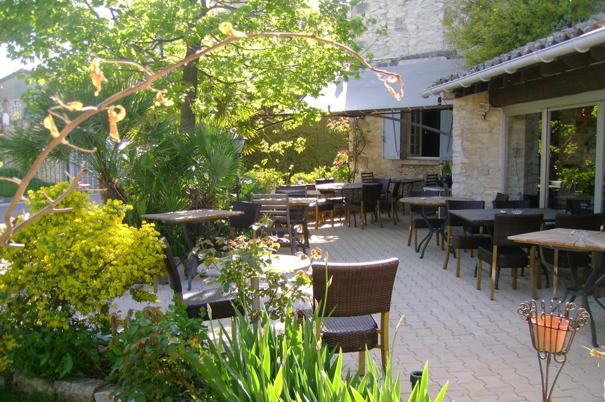 Logis Auberge De Tavel Exteriör bild